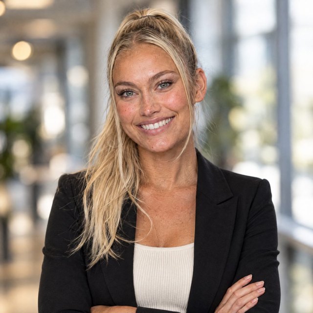 Portrait of Nina Vellin, AI-generated presenter